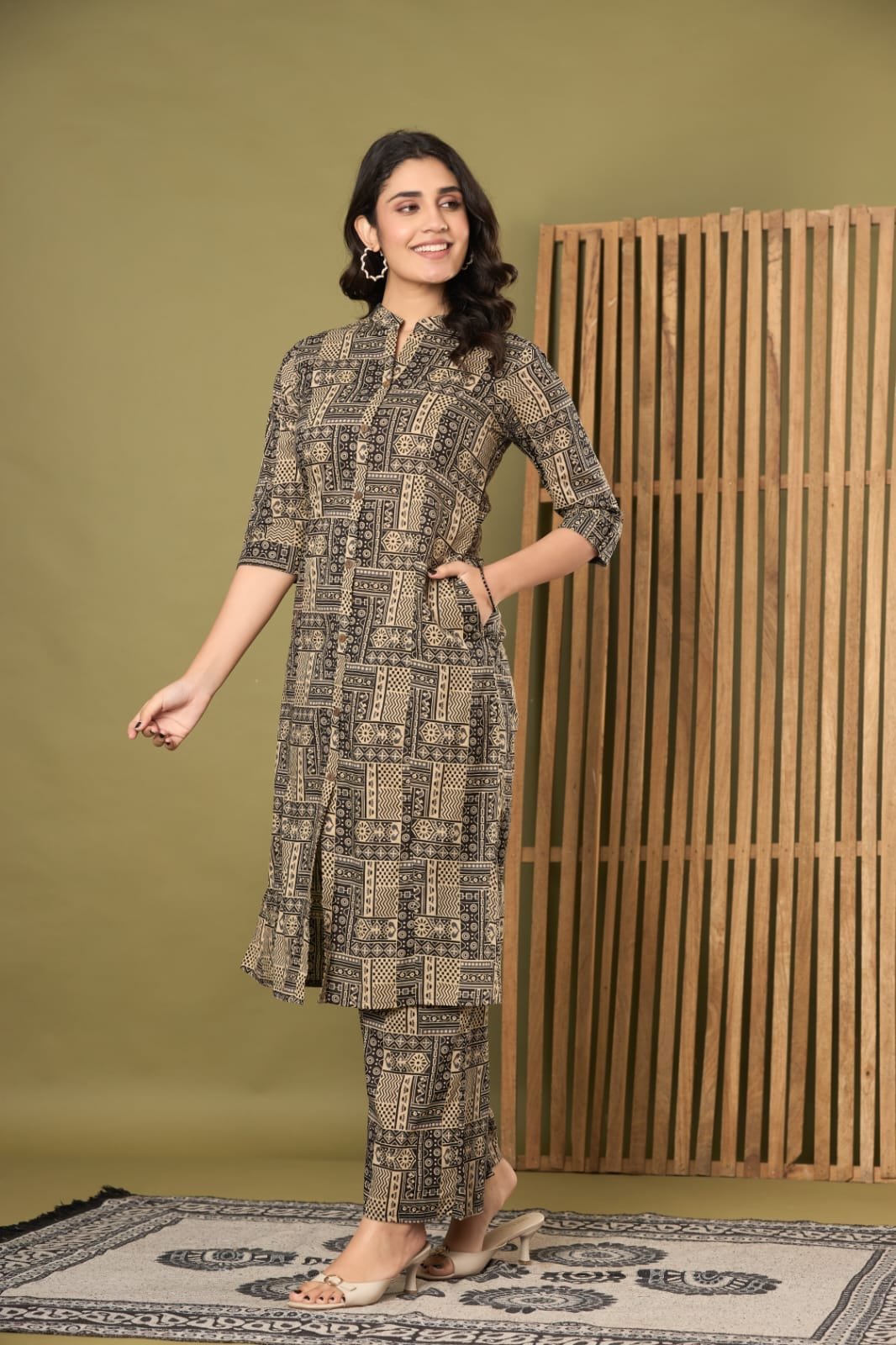 The Kurti Shop Women's Ethnic Printed Cotton Straight Kurti with Pant Set | Mandar Collar  Sleeve Kurta Set with Pockets view 2