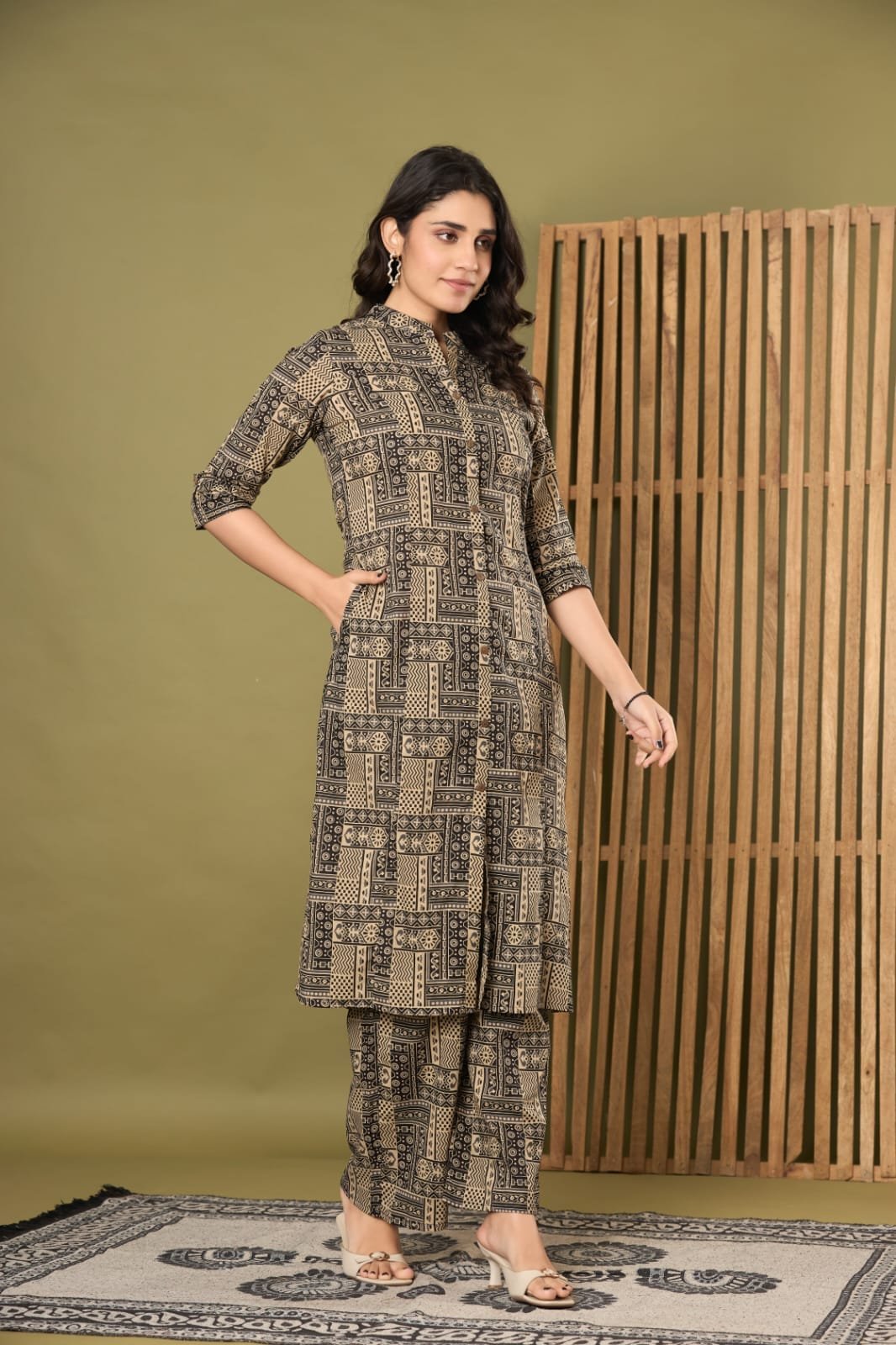 The Kurti Shop Women's Ethnic Printed Cotton Straight Kurti with Pant Set | Mandar Collar  Sleeve Kurta Set with Pockets view 3