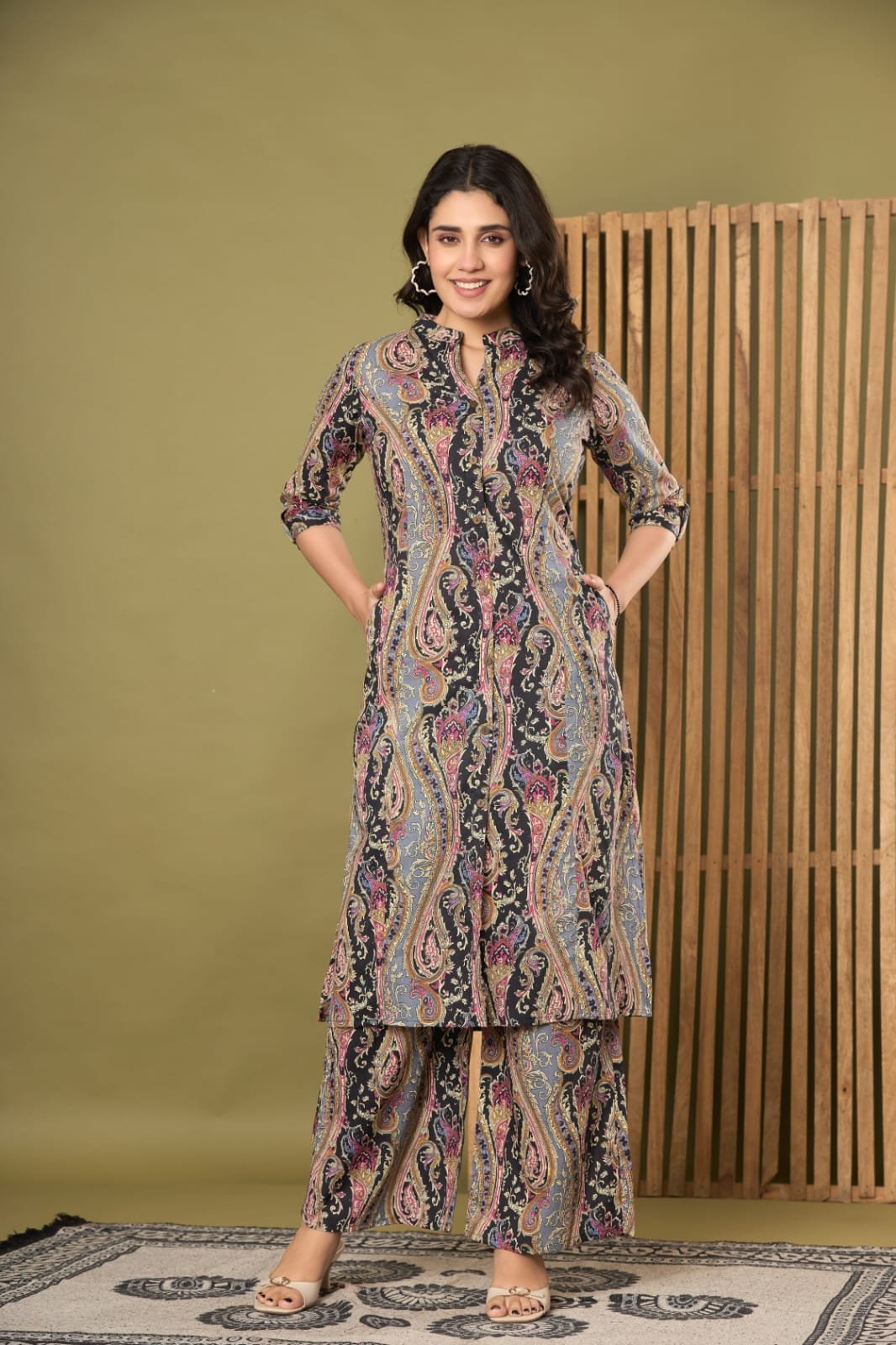 The Kurti Shop Women's Paisley Printed Cotton Straight Kurti with Palazzo/Pant Set