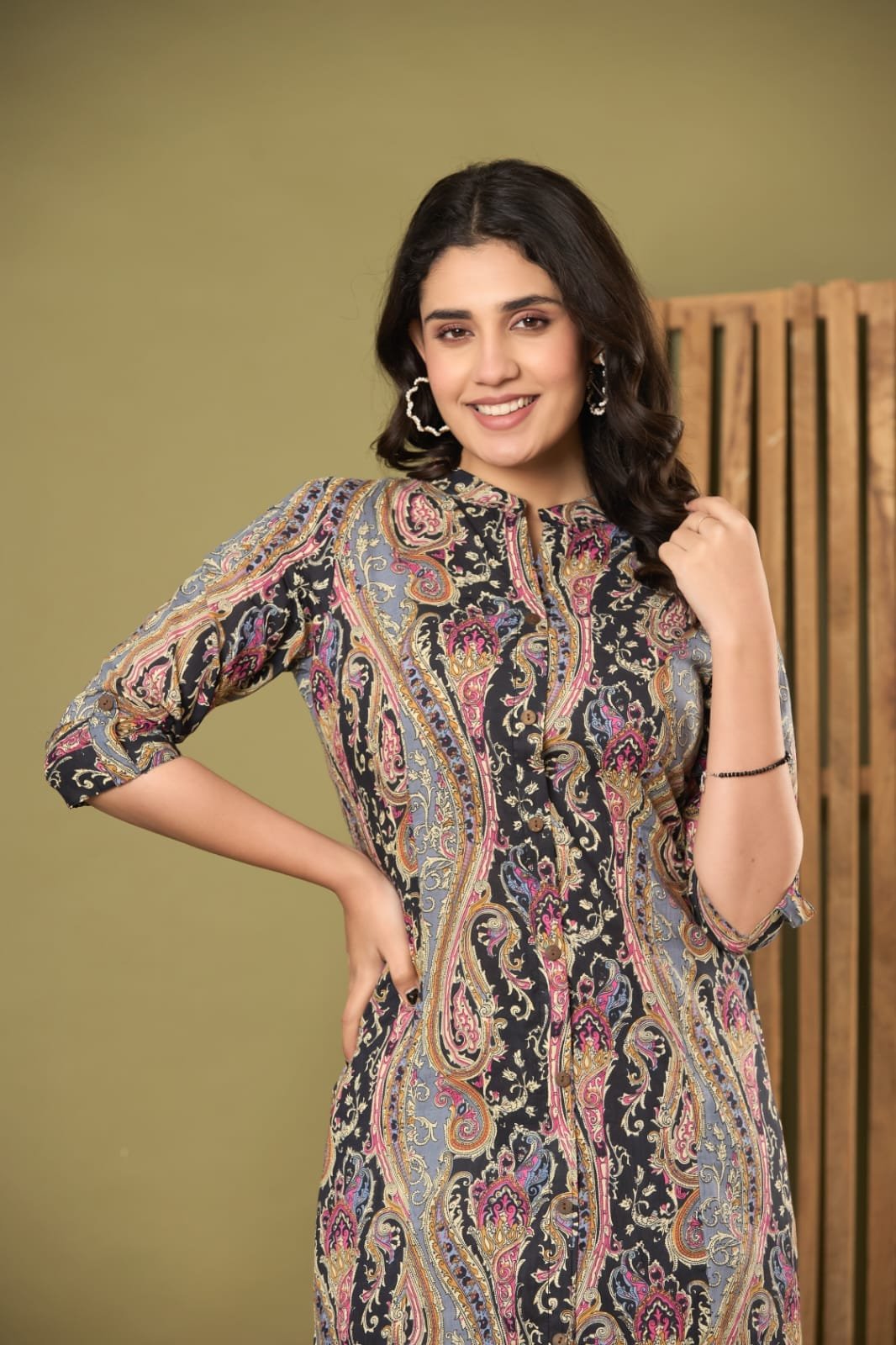The Kurti Shop Women's Paisley Printed Cotton Straight Kurti with Palazzo/Pant Set view 5