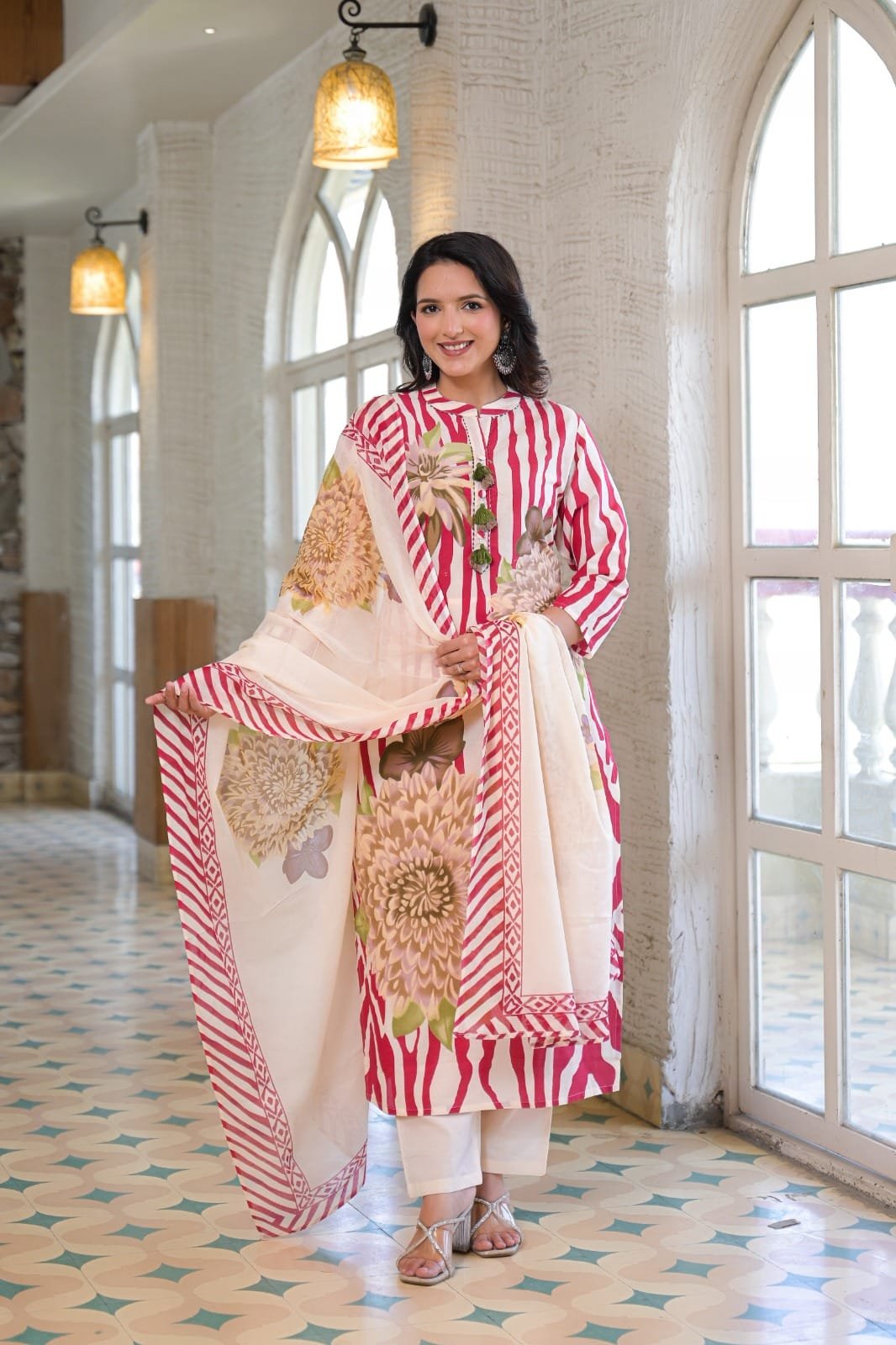 Women Floral Printed Straight Kurta with Pants – Stylish 3 Piece Ethnic Set view 3