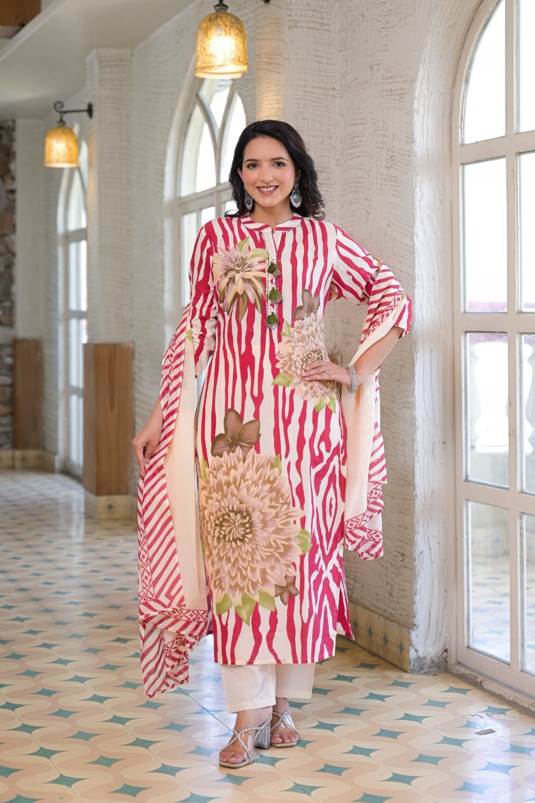 Women Floral Printed Straight Kurta with Pants – Stylish 3 Piece Ethnic Set view 7